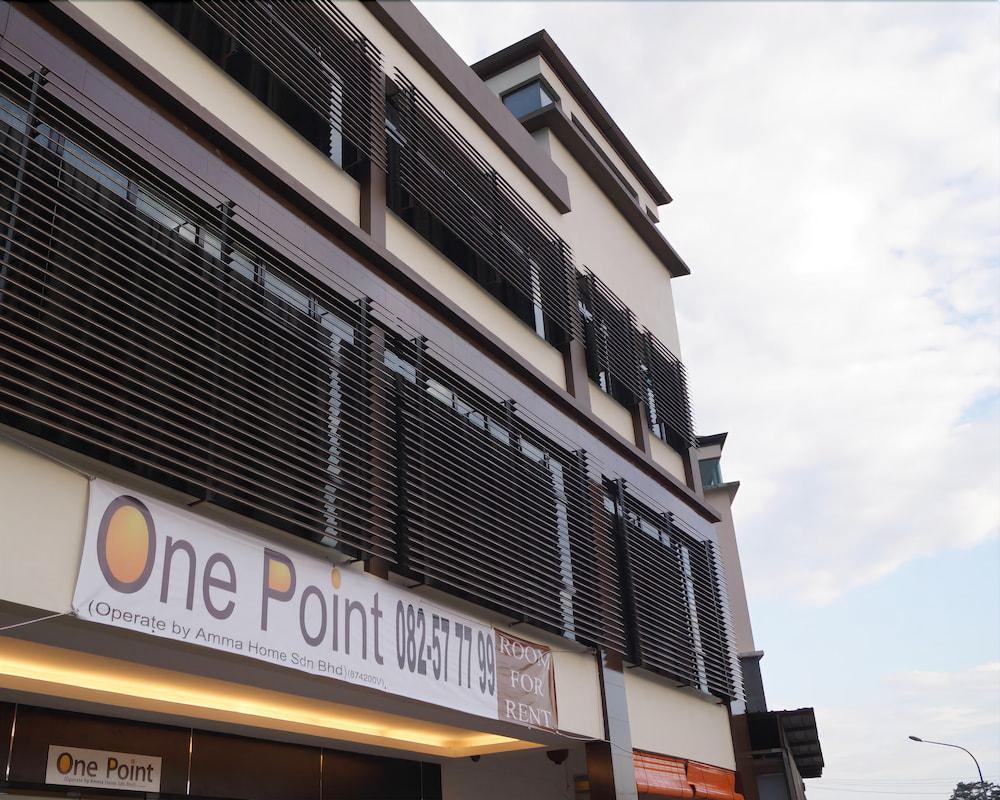 一点酒店 古晋 外观 照片